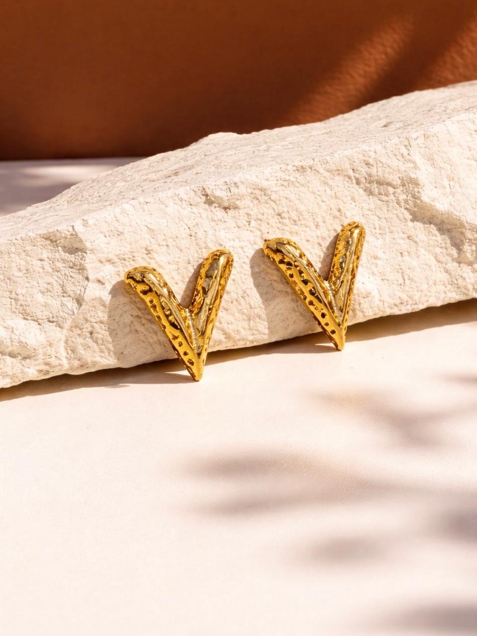 V Edge Studs Earring