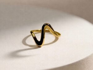 Liquid Curve Ring