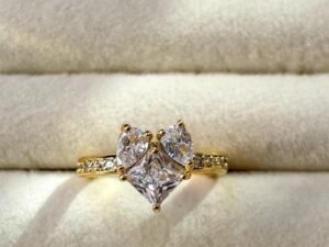 Triora White Gemstone Crown Ring